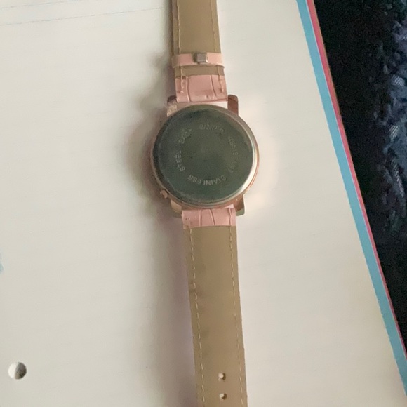 Hello kitty pink leather watch w/ rhinestones - Picture 2 of 2